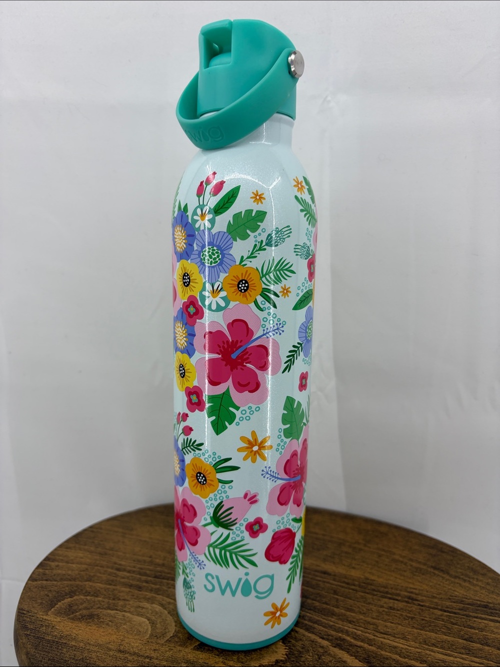 Swig Life Insulated Flip & Sip Water Bottle Tumbler 26 oz, Island Bloom Tropical